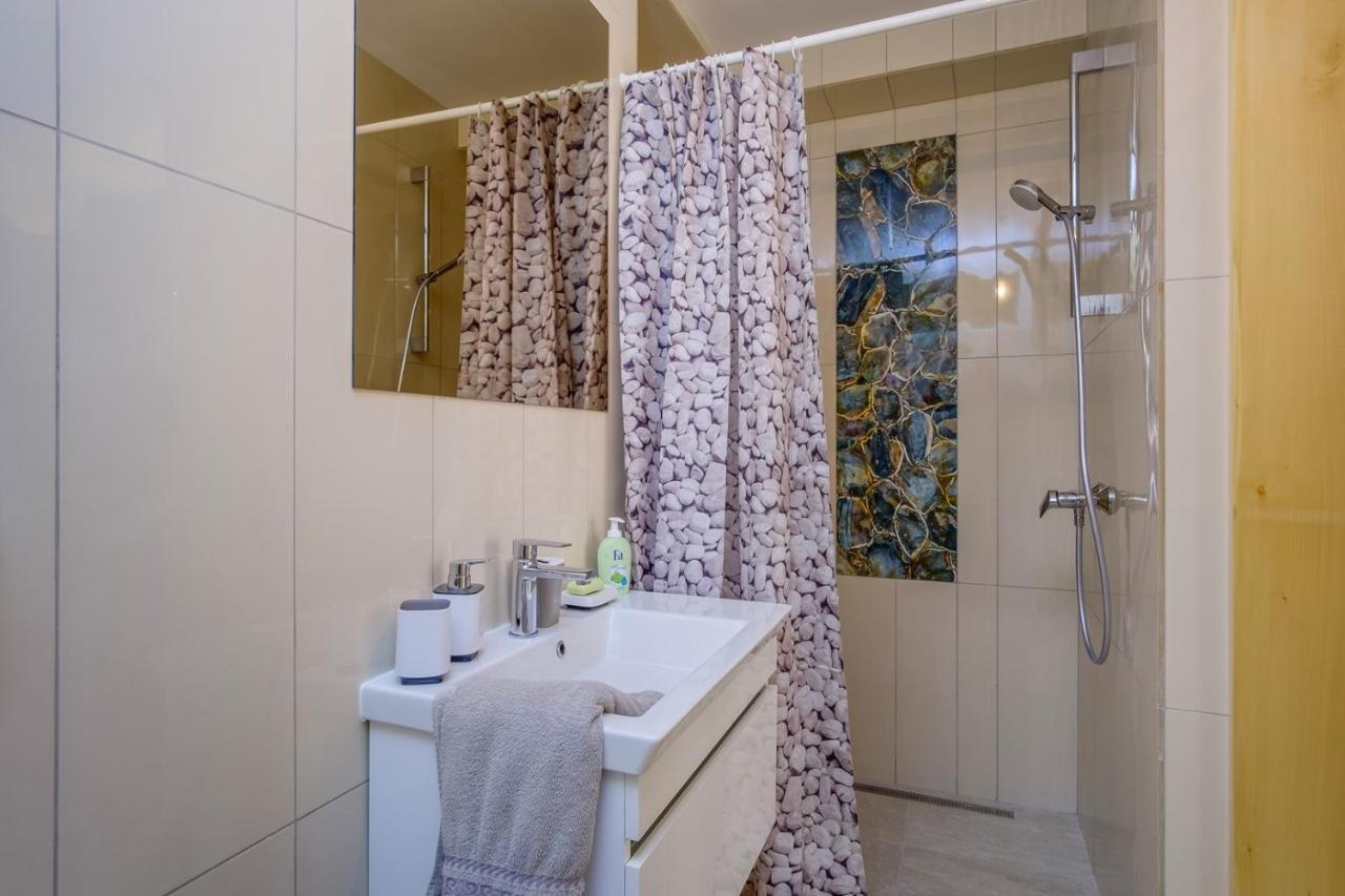 Elegant Apartment Iris Mali Lošinj Buitenkant foto