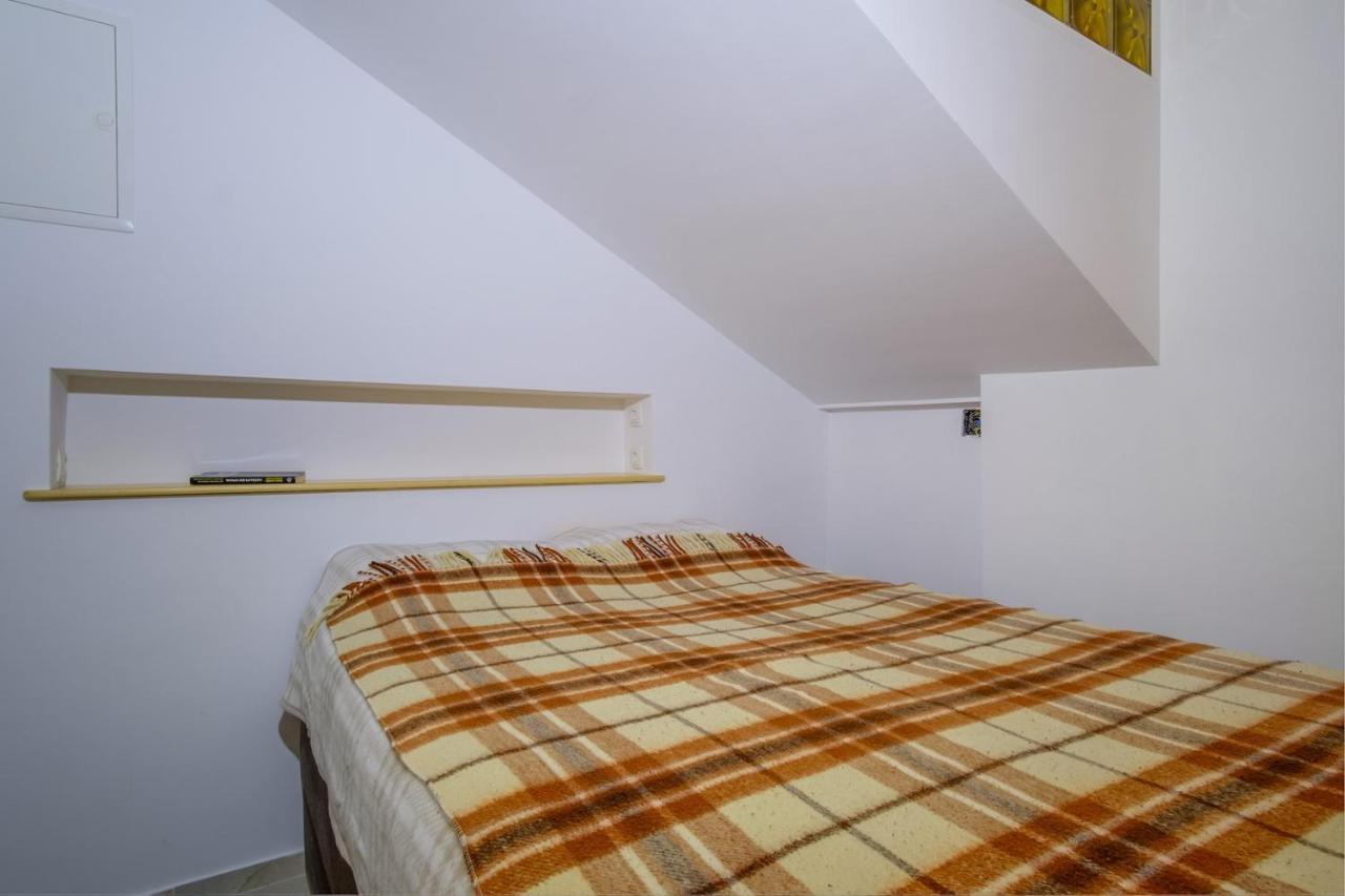 Elegant Apartment Iris Mali Lošinj Buitenkant foto